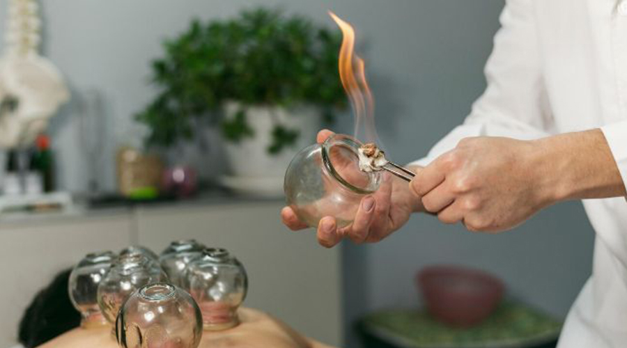 انجام حجامت تخصصی در ناحیه بین دو کتف برای پاکسازی عمومی بدن